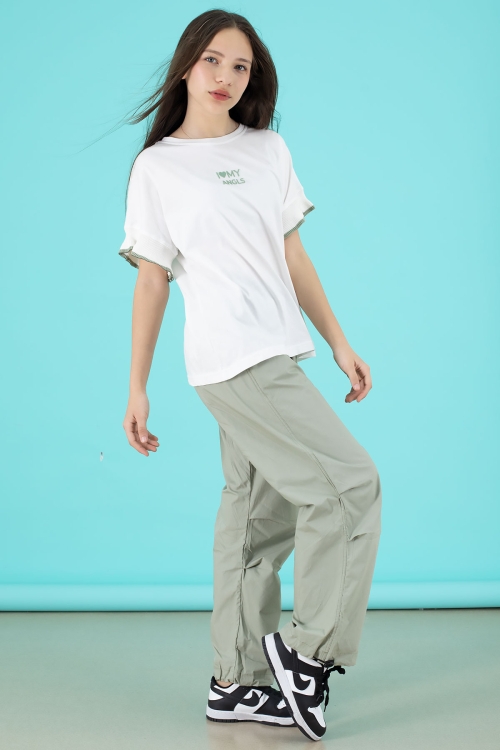 Açık Haki Yazılı Oversize Tişörtlü Paraşüt Pantolonlu Kız Çocuk Takım 20295