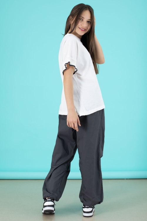 Füme Yazılı Oversize Tişörtlü Paraşüt Pantolonlu Kız Çocuk Takım 20294