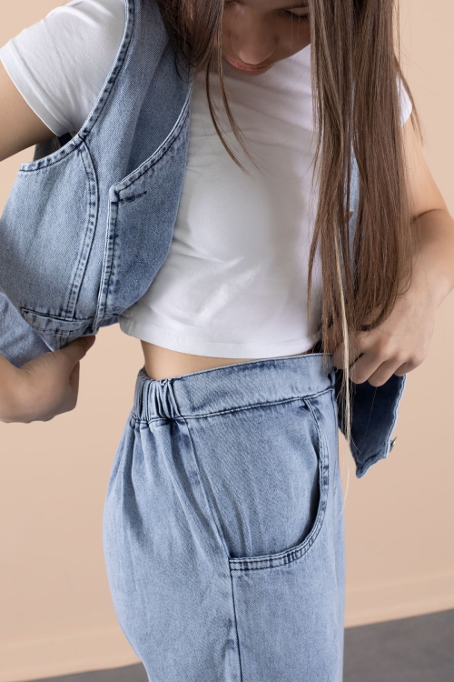 Mavi Düğmeli Jean Yelekli ve Geniş Paça Pantolonlu Kız Çocuk 2li Takım 20636