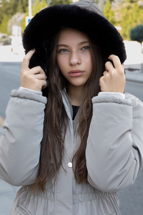 Bej Cep Detaylı İçi Kürklü Çıkarılabilir Kapüşonlu Kız Çocuk Şişme Mont 21336