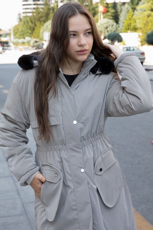 Bej Cep Detaylı İçi Kürklü Çıkarılabilir Kapüşonlu Kız Çocuk Şişme Mont 21336