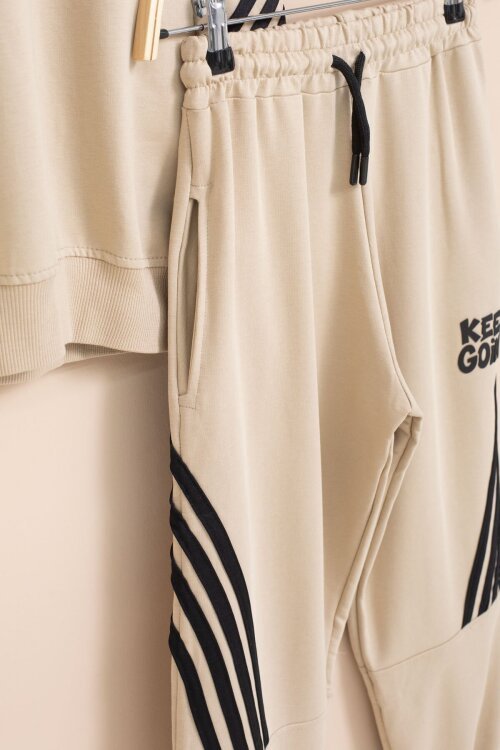 Bej Erkek Çocuk Keep Going Yazılı Şeritli Erkek Çocuk Kapüşonlu Eşofman Takımı 23420