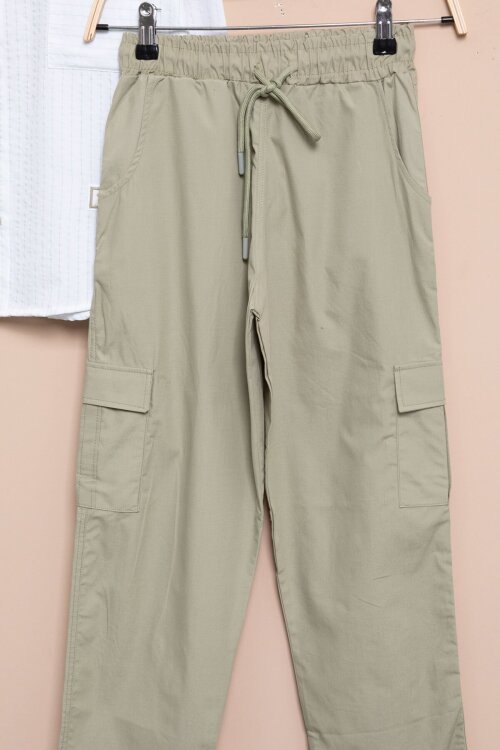 Beyaz Çizgili Gömlekli Paraşüt Pantolonlu Erkek Çocuk 2li Takım 23261