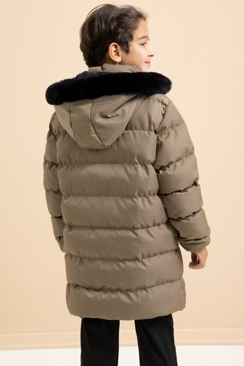 Erkek Çocuk Kahverengi Yazılı Arma Detaylı İçi Kürklü Kapüşonlu Şişme Mont 21369