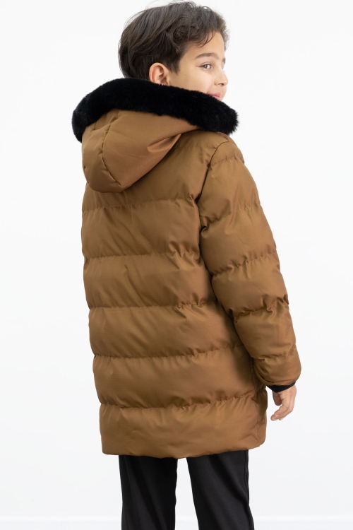 Erkek Çocuk Taba Yazılı Arma Detaylı İçi Kürklü Kapüşonlu Şişme Mont 21345