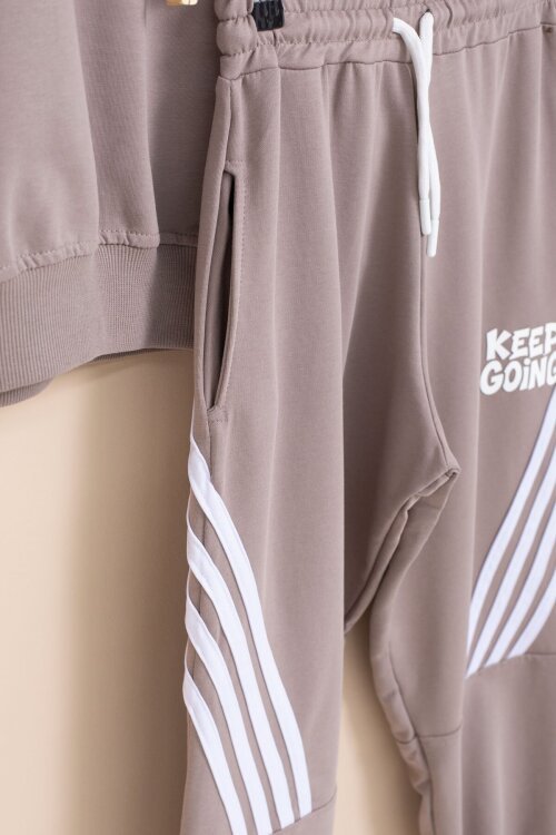 Kahve Erkek Çocuk Keep Going Yazılı Şeritli Erkek Çocuk Kapüşonlu Eşofman Takımı 23419