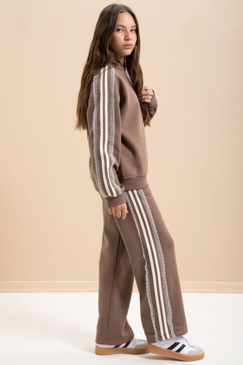 Kahverengi 3 İplik Şardonlu Şeritli Dantel  Detaylı Kız Çocuk Kapüşonlu Eşofman Takımı  22721