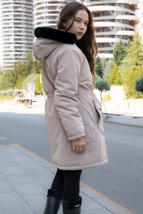 Kahverengi Cep Detaylı İçi Kürklü Çıkarılabilir Kapüşonlu Kız Çocuk Şişme Mont 21340