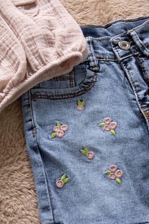 Kahverengi Dantel Detaylı Bluzlu Jean Şortlu Kız Çocuk 2li Takım 22662