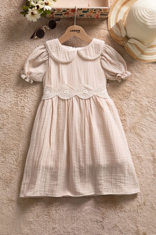 Kahverengi Dantel İşlemeli Kuşaklı Kız Çocuk Müslin Elbise  22660