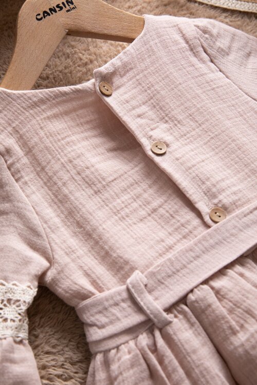 Kahverengi Kolları Dantel Detaylı Kuşaklı Kız Çocuk Müslin Elbise 22669