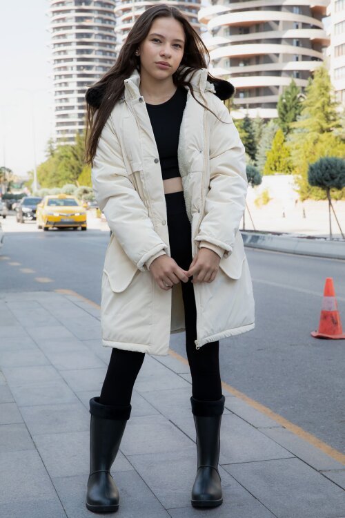 Krem Cep Detaylı İçi Kürklü Çıkarılabilir Kapüşonlu Kız Çocuk Şişme Mont 21335