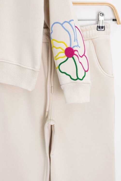 Krem Çiçek Nakış Detaylı Geniş Paça Kız Çocuk Şardonlu Takım 23284