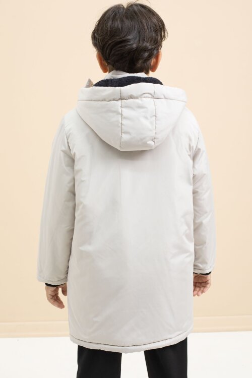 Krem İçi Kürklü Çıtçıtlı Cepli Uzun Kesim Erkek Çocuk Kapüşonlu Şişme Mont 21447