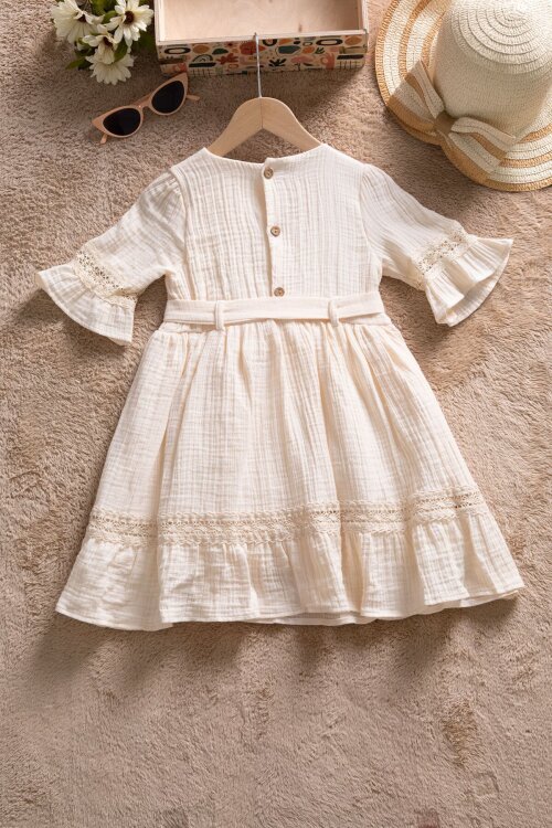 Krem Kolları Dantel Detaylı Kuşaklı Kız Çocuk Müslin Elbise 22668