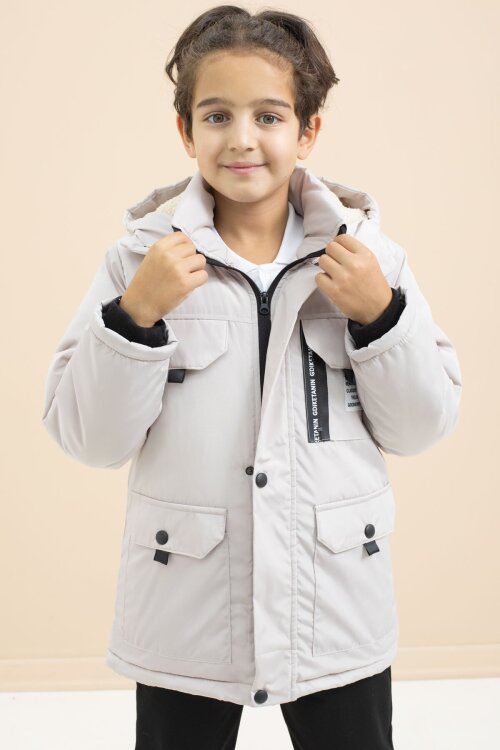 Krem Yazı Detaylı Göğüs Cepli İçi Kürklü Erkek Çocuk Kapüşonlu Mont 21478