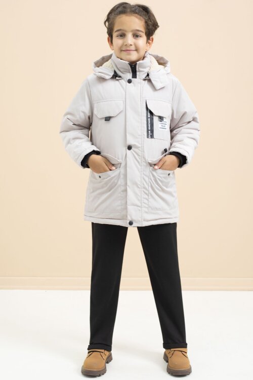Krem Yazı Detaylı Göğüs Cepli İçi Kürklü Erkek Çocuk Kapüşonlu Mont 21478