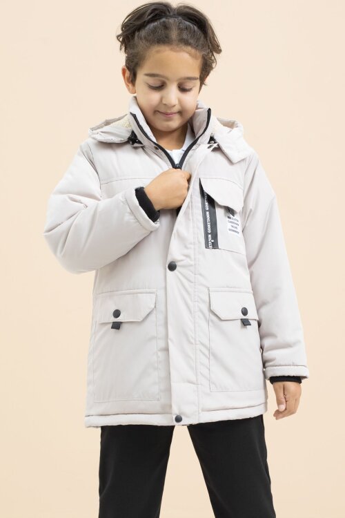 Krem Yazı Detaylı Göğüs Cepli İçi Kürklü Erkek Çocuk Kapüşonlu Mont 21478