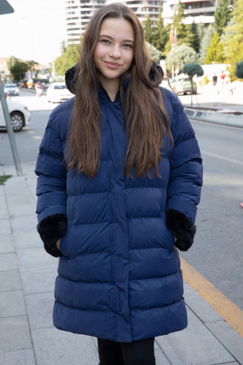 Lacivert Kolu Kürk Detaylı İçi Yünlü Kız Çocuk Kapüşonlu Şişme Mont 21332