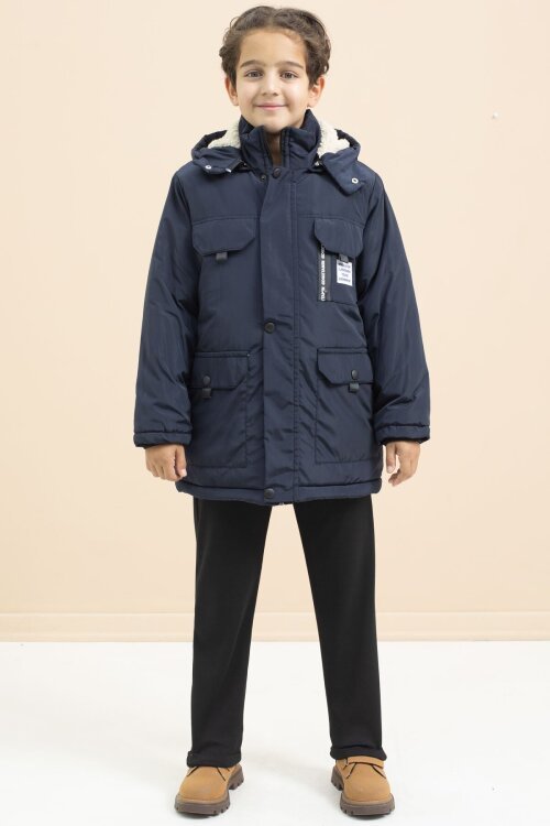 Lacivert Yazı Detaylı Göğüs Cepli İçi Kürklü Erkek Çocuk Kapüşonlu Mont 21477