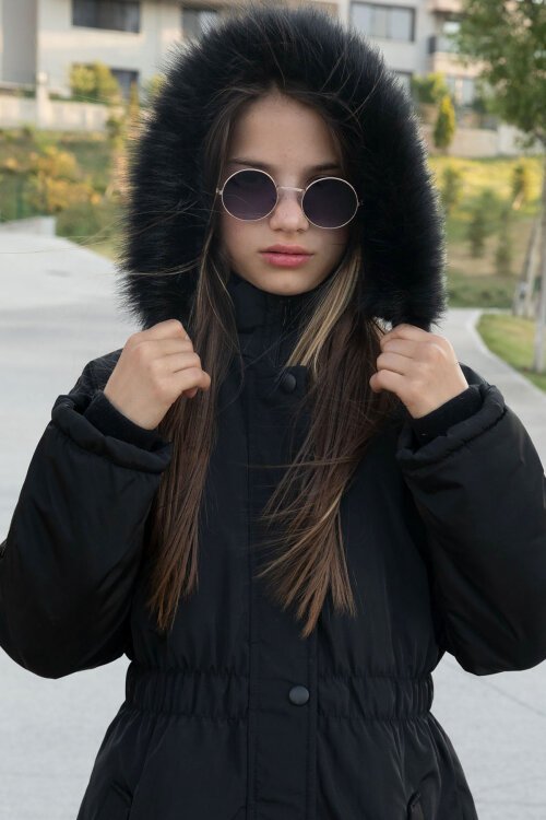 Siyah Çıtçıtlı Cepli Esnek Bel İçi Kürklü Kız Çocuk Kapüşonlu Mont 21301