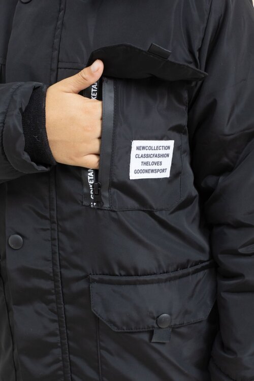 Siyah Yazı Detaylı Göğüs Cepli İçi Kürklü Erkek Çocuk Kapüşonlu Mont 21475