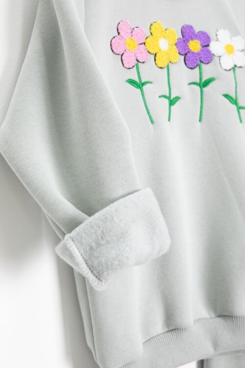 Gri Çiçek Nakışlı Şardonlu Kız Çocuk Eşofman Takımı 23364