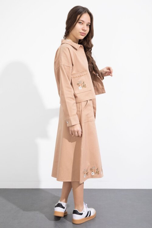 Kahverengi Nakış Detaylı Jean Ceketli Kuşaklı Etekli Kız Çocuk 3lü Takım  23503