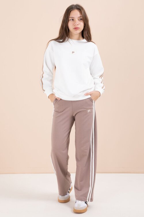 Kahverengi Şerit Detaylı Geniş Paça Nakışlı Kız Oversize Eşofman Takımı 23455