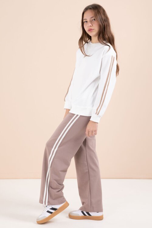 Kahverengi Şerit Detaylı Geniş Paça Nakışlı Kız Oversize Eşofman Takımı 23455