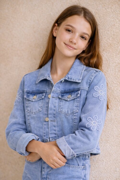 Mavi Çiçek Nakışlı Jean Ceket ve Pantolonlu Kız Çocuk 2li Takım 23737