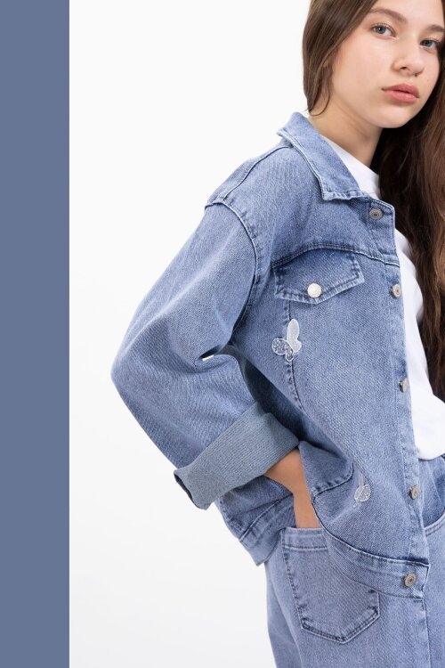 Mavi Kelebek Nakışlı Düğmeli Ceketli Pantolonlu Kız Çocuk Jean Takım 23446
