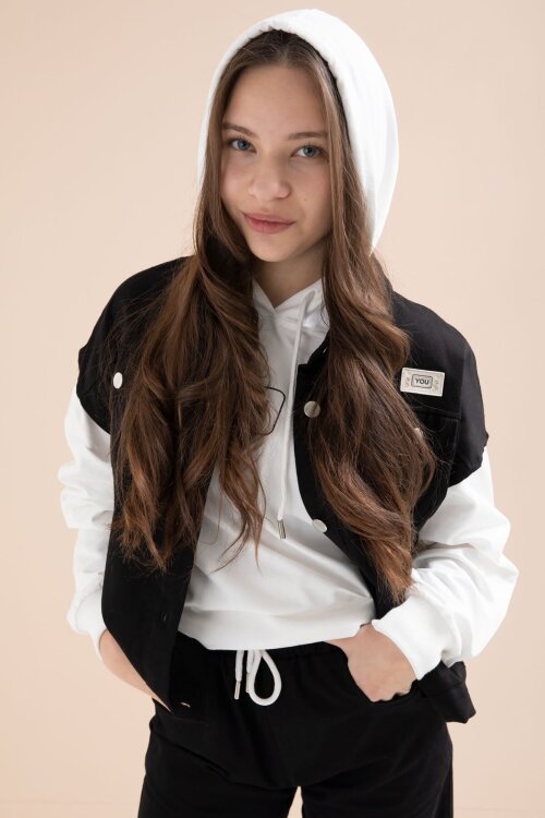 Siyah Düğmeli Sıfır Kol Yelekli Geniş Paça Pantolonlu Kız Çocuk Kapüşonlu 3lü Takım 23602