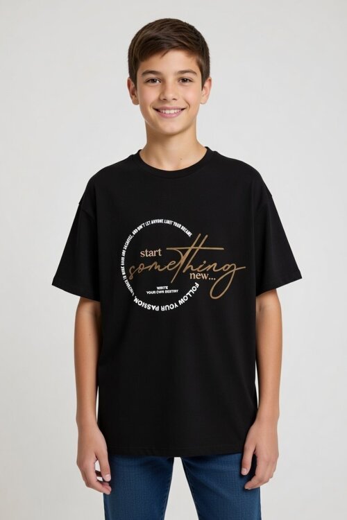 Siyah Yazı Nakışlı Sırtı Baskılı Erkek Çocuk Bisiklet Yaka Tişört 20895