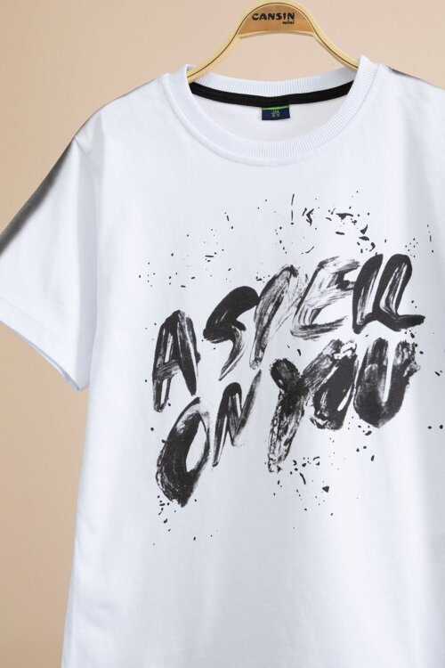 Beyaz Grafiti Baskılı Tişörtlü Şortlu Erkek Çocuk 2li Takım  23773