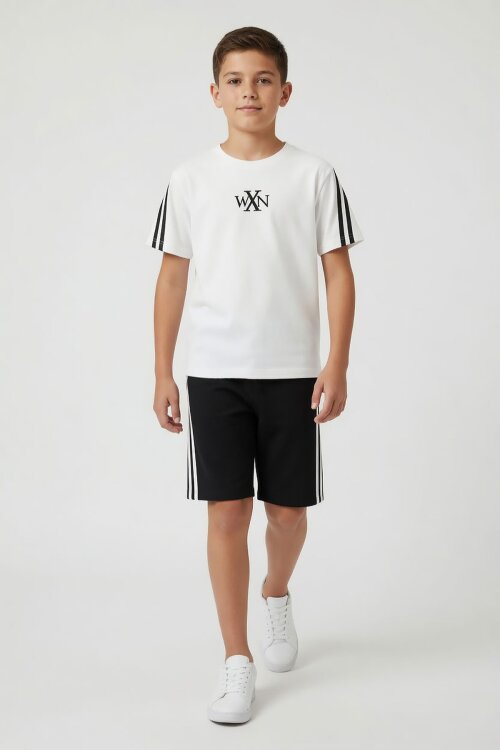 Beyaz Logolu Tişörtlü Şerit Detaylı Şortlu Erkek Çocuk Takım 23812