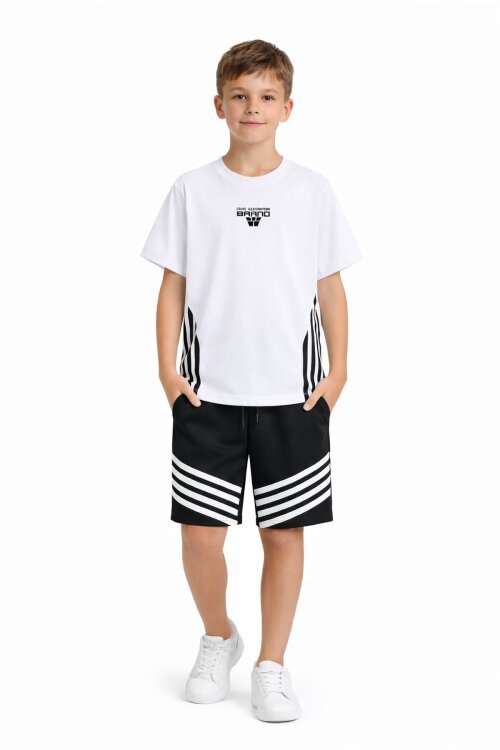 Beyaz Şerit Desenli Logolu Tişörtlü Erkek Çocuk Şortlu Takım 23780
