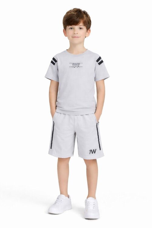Gri Şerit Detaylı Yazılı Tişörtlü Erkek Çocuk Şortlu Takım 23769