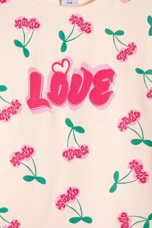 Pembe Kiraz Desenli Love Yazılı Tişörtlü Kız Çocuk Şortlu Takım 23896