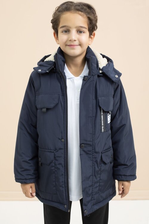 Lacivert Yazı Detaylı Göğüs Cepli İçi Kürklü Erkek Çocuk Kapüşonlu Mont 21477