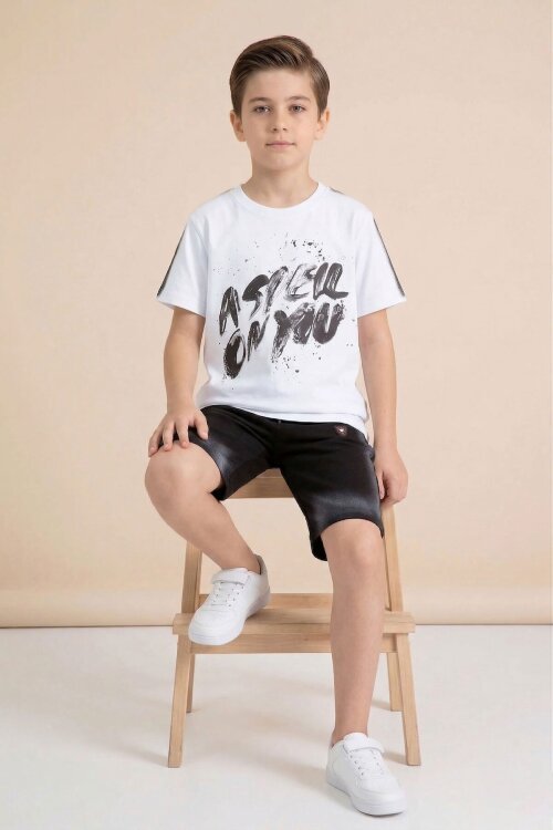Beyaz Grafiti Baskılı Tişörtlü Şortlu Erkek Çocuk 2li Takım  23773
