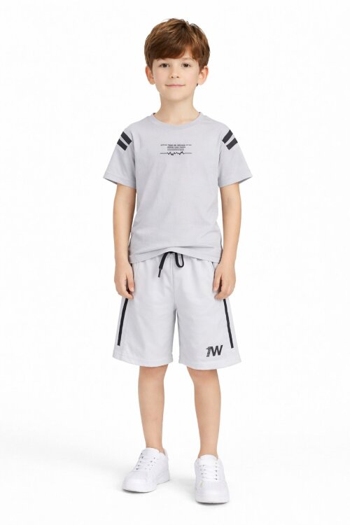 Gri Şerit Detaylı Yazılı Tişörtlü Erkek Çocuk Şortlu Takım 23769
